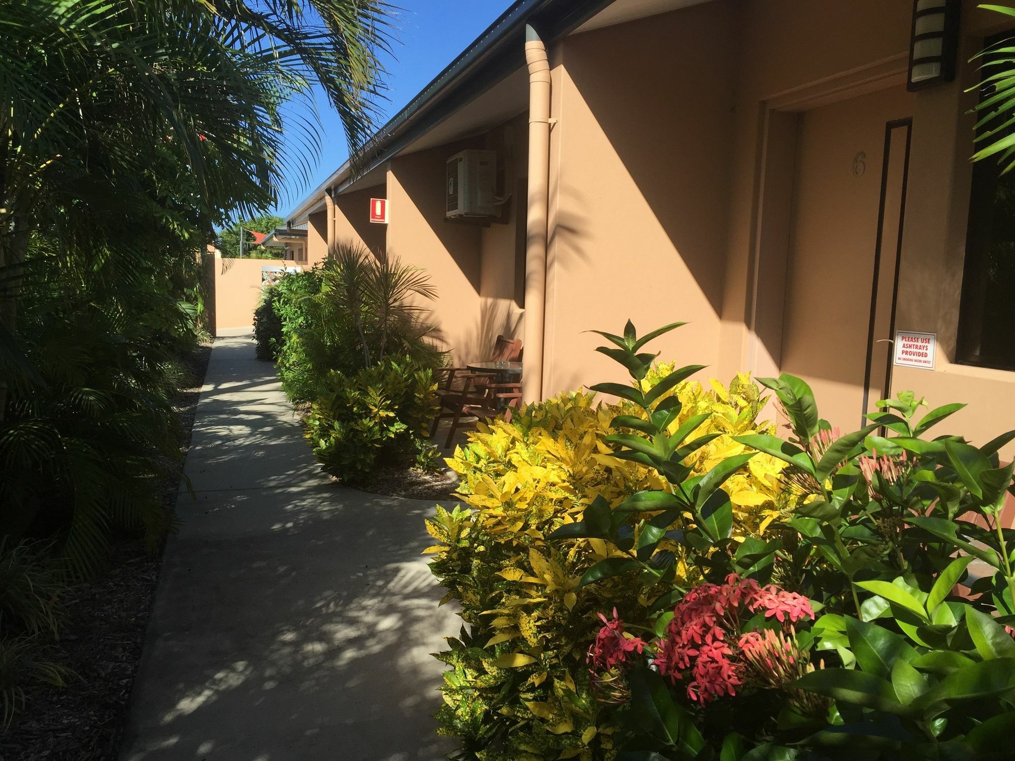 Bluewater Harbour Motel Bowen Bagian luar foto